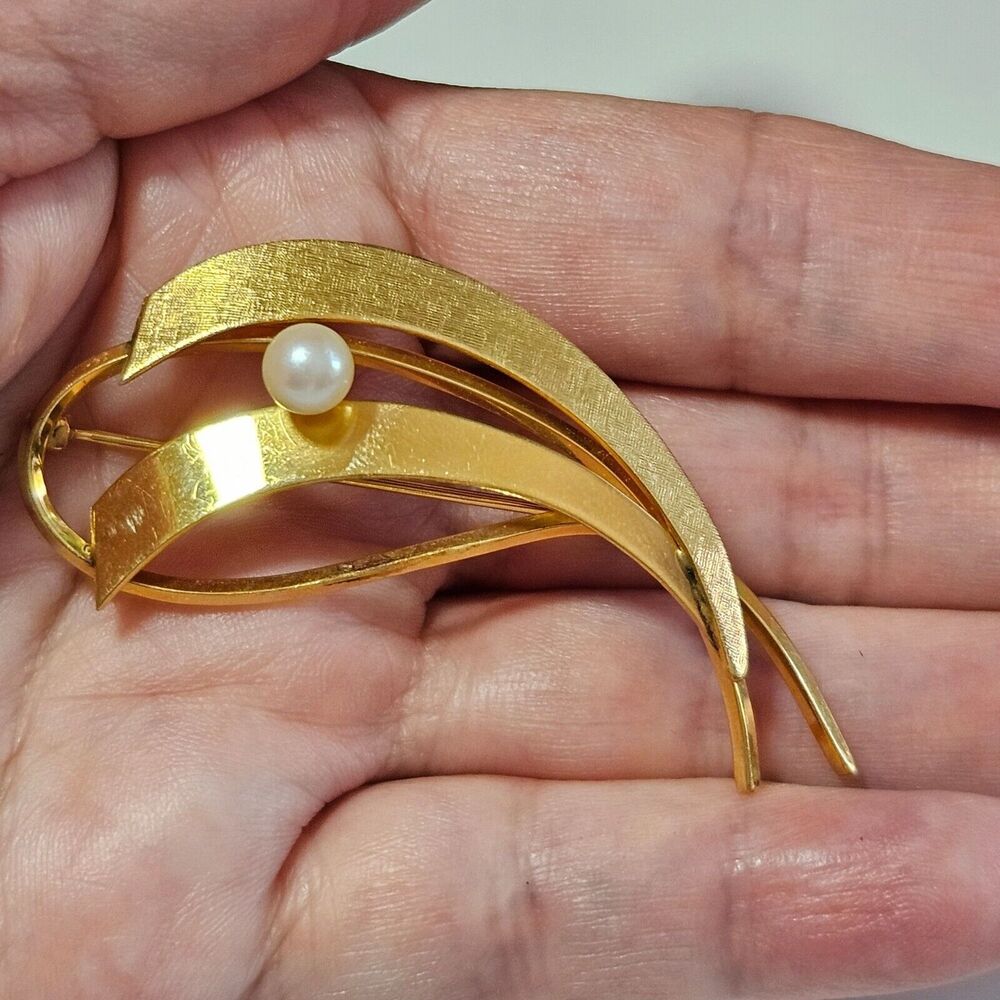 Van Dell 14K Yellow Gold Filled Vintage brooch pearl